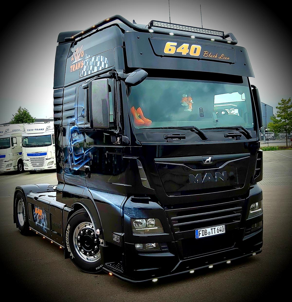 Фотка мана. Тюнинговый ман TGX. Man TGX 2020 Tuning. Man TGX черный 2021. Ман ТГХ 640 Блэк.